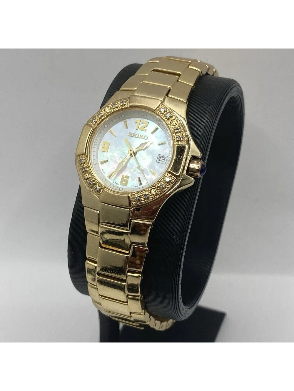 Seiko Watch Ladies Gold Tone 26mm Mother Pearl Dial Sapphire Crystal 7N32-0BF0
